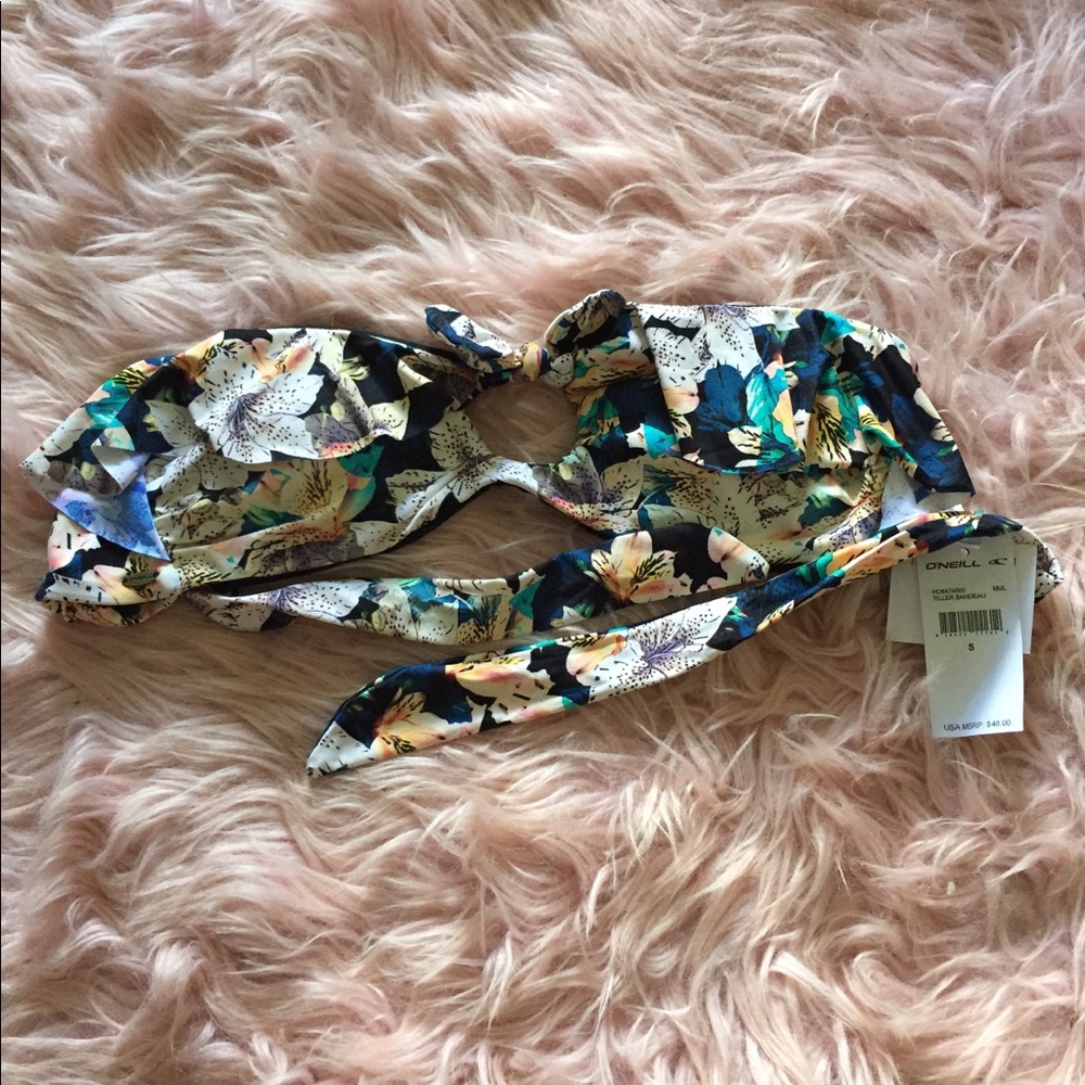 NWT Volcom Bikini Top
